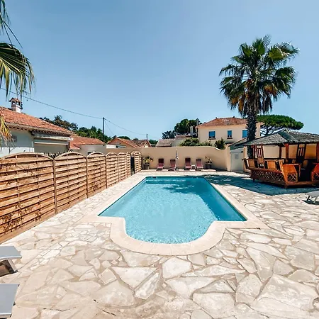 Holiday home T3 De 35m2, A Pied, Piscine Partagee, Bbq, Parking, Wifi, 2 2 Salles De Bain, Le Reve D'azur