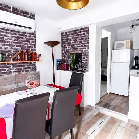 Reve D'azur En Bord De A La Nartelle Avec Piscine Dans La Residence, Terrasse, Bbq, 2 2 Sdb De 35m2 Draps Inclus Holiday home
