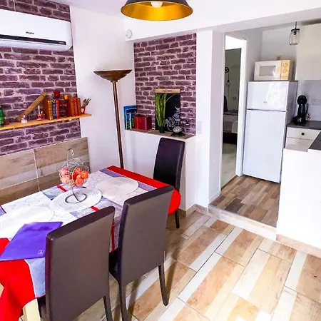 Reve D'azur En Bord De A La Nartelle Avec Piscine Dans La Residence, Terrasse, Bbq, 2 2 Sdb De 35m2 Draps Inclus *