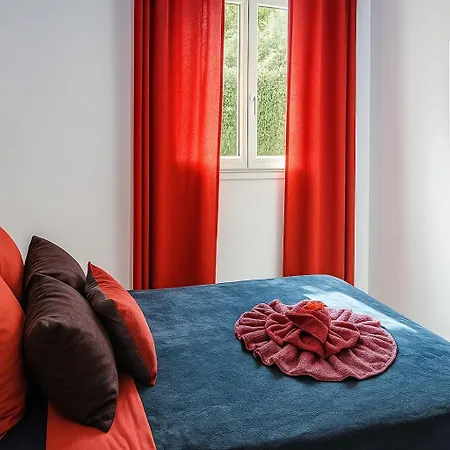 Holiday home T3 De 35m2, A Pied, Piscine Partagee, Bbq, Parking, Wifi, 2 2 Salles De Bain, Le Reve D'azur