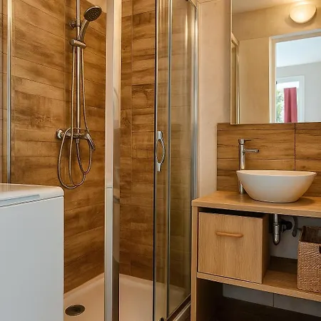 T3 De 35m2, A Pied, Piscine Partagee, Bbq, Parking, Wifi, 2 2 Salles De Bain, Le Reve D'azur *