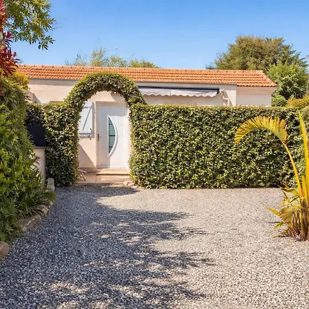 Сasa de vacaciones T3 De 35m2 - De La Nartelle à 200m- Piscine Partagée -parking - Bbq - 2 2 Salle De Bains Pour Un Calme&détente à Quelques Pas De La Plage- Check-in 20h Maximum- Propriété Le Rêve D'azur Maxime